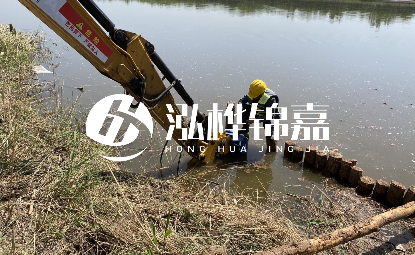 護(hù)坡樁選擇松木樁還是杉木？