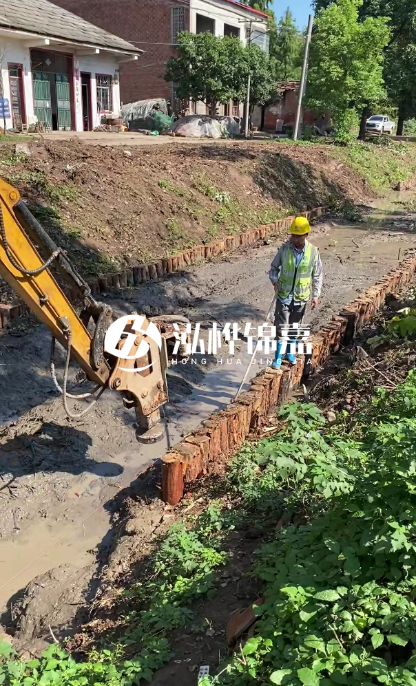 寧德河道清淤專業(yè)施工-挖掘機(jī)清理河底淤泥的深度如何控制？