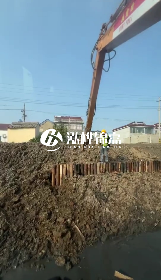 畢節(jié)市挖機(jī)打木樁專業(yè)施工-河道護(hù)坡木樁會(huì)不會(huì)腐爛？