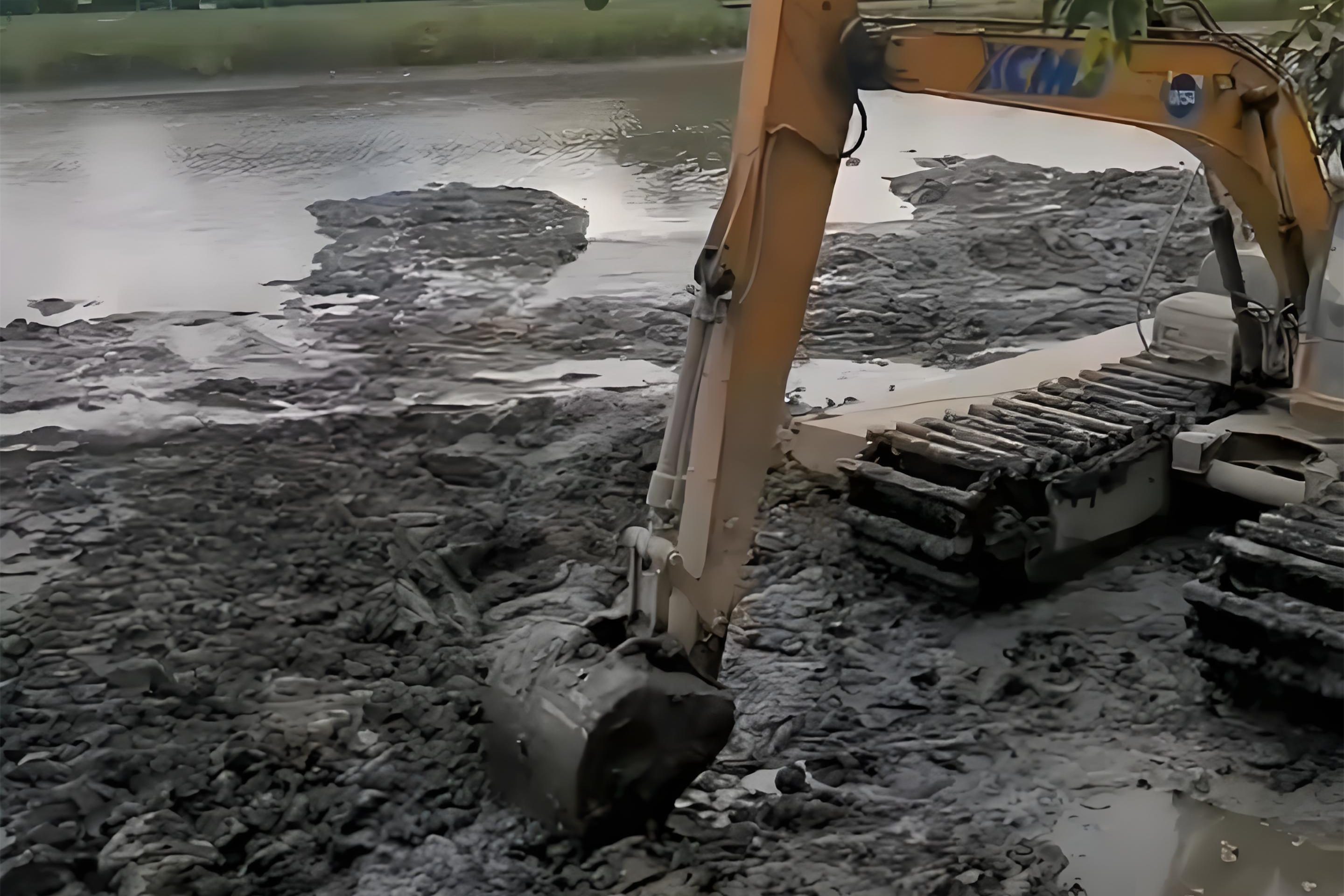 江西水挖清淤團隊泓樺錦嘉-水上挖機清淤要避開汛期嗎？