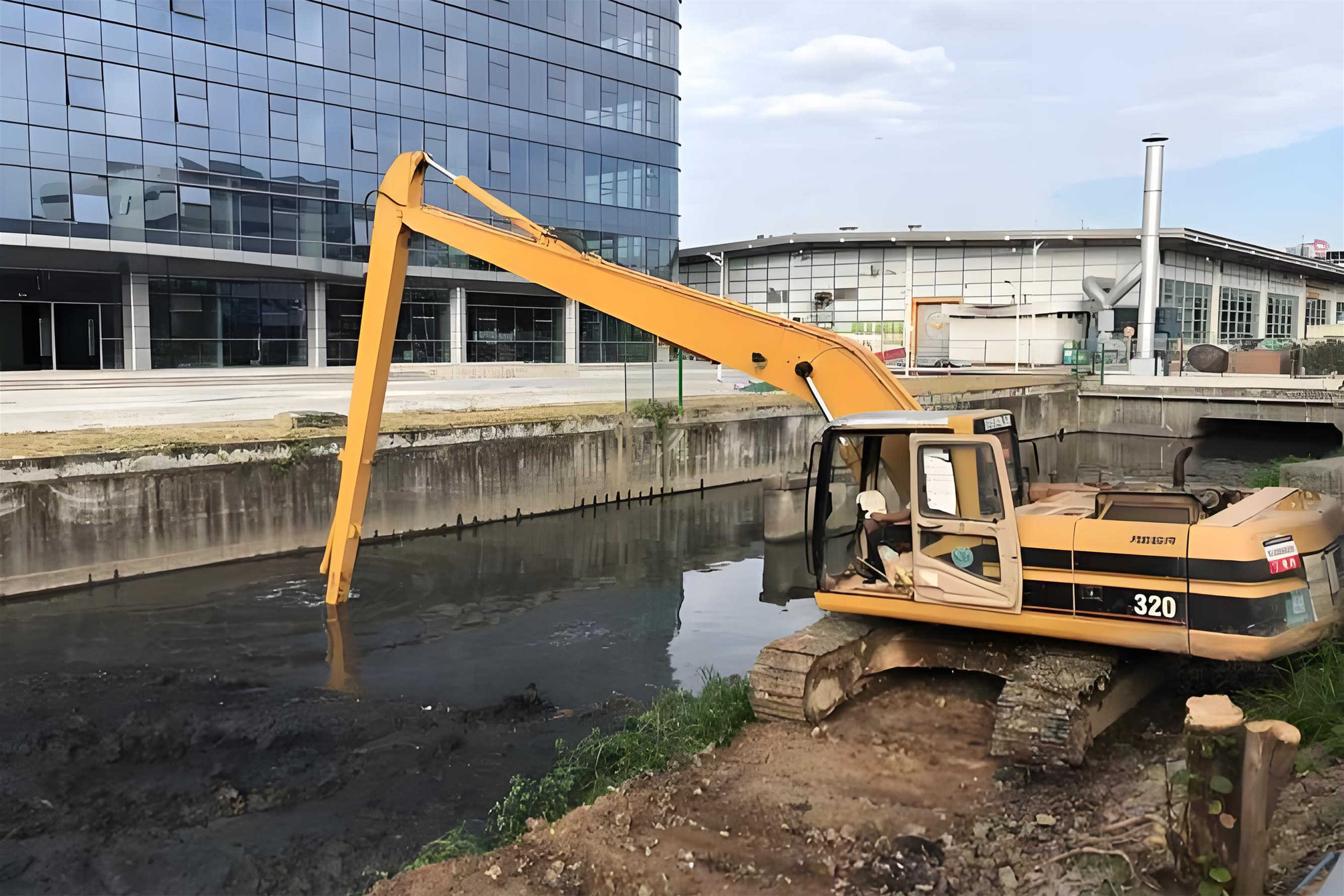 貴州銅仁挖機(jī)清淤施工隊(duì) - 魚塘清淤的費(fèi)用大概需要多少？