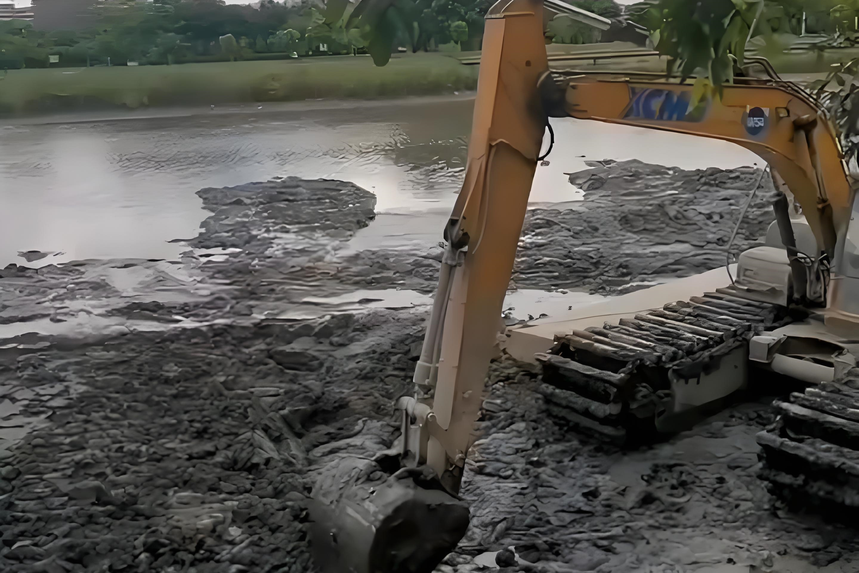 廣東東莞挖機清淤施工隊-水塘清淤需要請專業(yè)隊伍嗎？