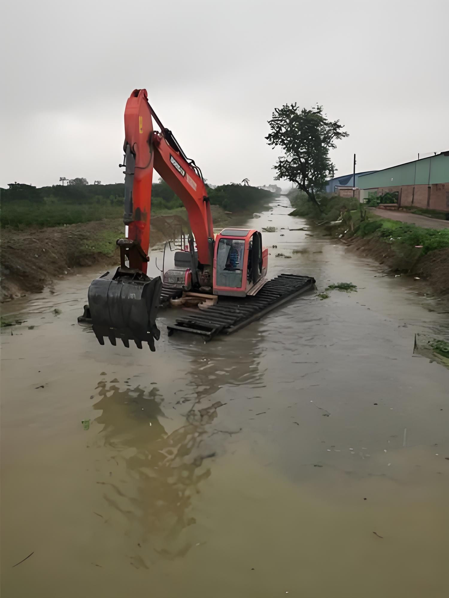 四川自貢挖機清淤施工隊 - 水上挖機清淤能處理含有水草的淤泥嗎？