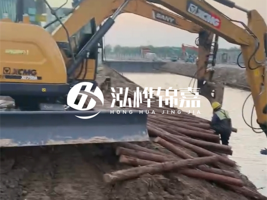 松木樁廠家泓樺錦嘉-4米和6米松木樁分別適合什么工程場景？